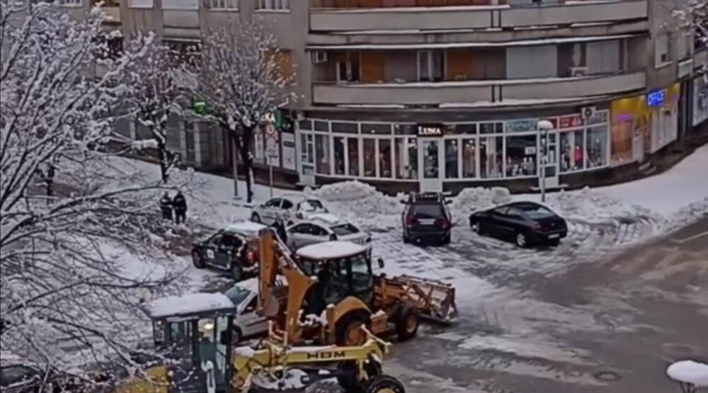 Nikšić: Spremno dočekali snijeg, prohodne gradske saobraćajnice