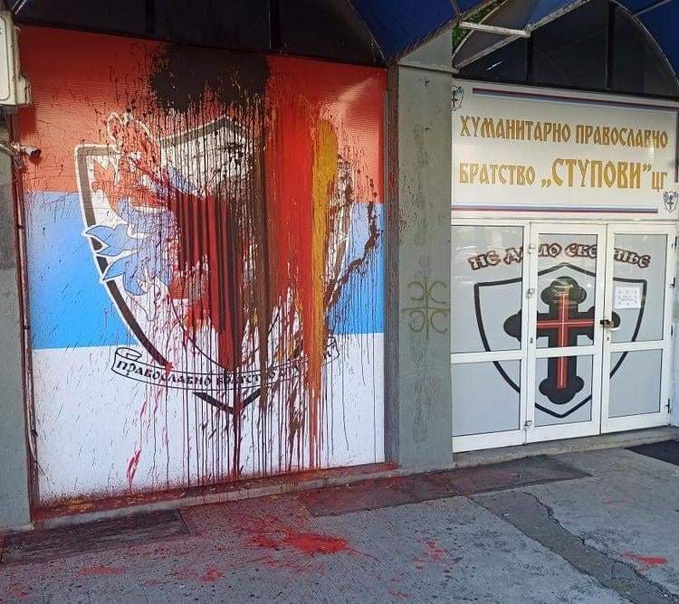 Vandalizam u Podgorici: Na sjedište NVO „Bratstvo Stupovi“ prosuta farba!