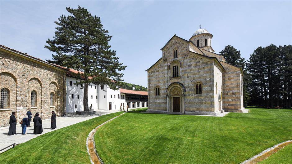 Novi skandal u Dečanima: Manastir Visoki Dečani kao da ne postoji