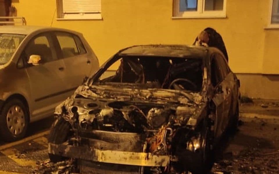 Rasvijetljeno prekjučerašnje paljenje vozila: Dvije osobe uhapšene