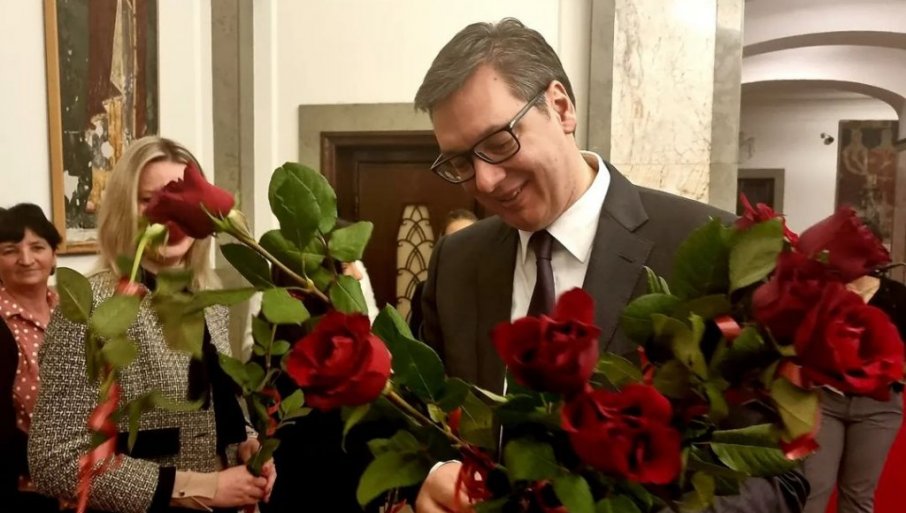 Vučić čestitao 8. mart: Žene su oslonac srpskog društva