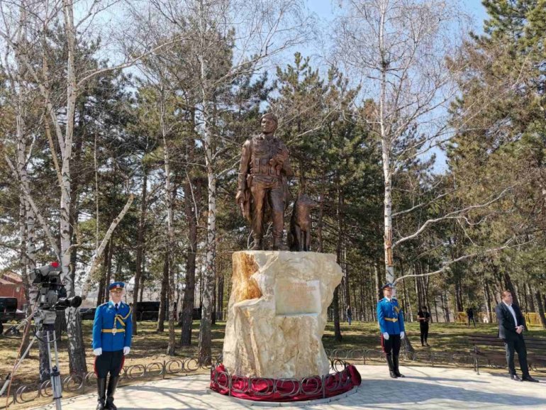 Otkriven spomenik Veljku Radenoviću u Kruševcu: Predsjednik Vučić se obratio prisutnima!