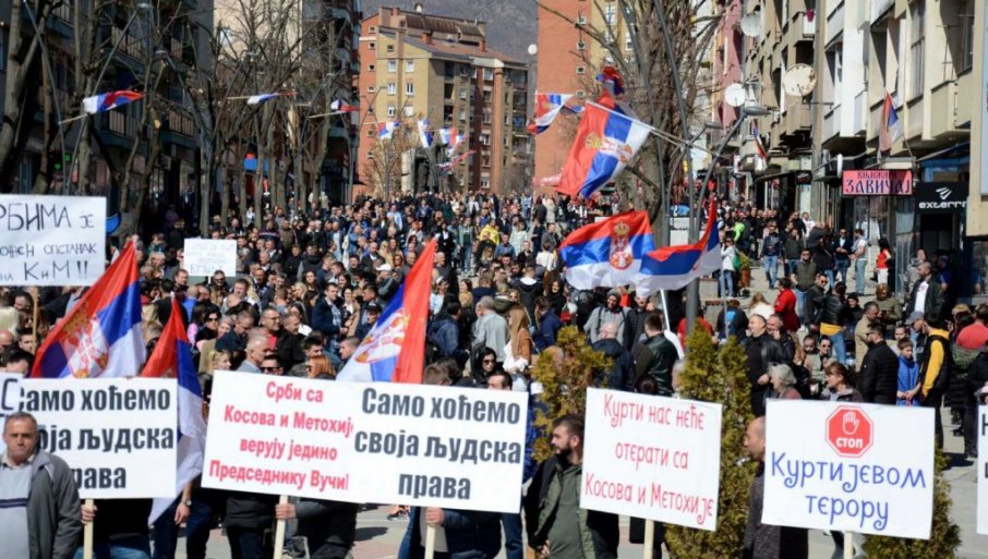 Masovni protest Srba u Kosovskoj Mitrovici: Kurti nas neće otjerati sa Kosova i Metohije!