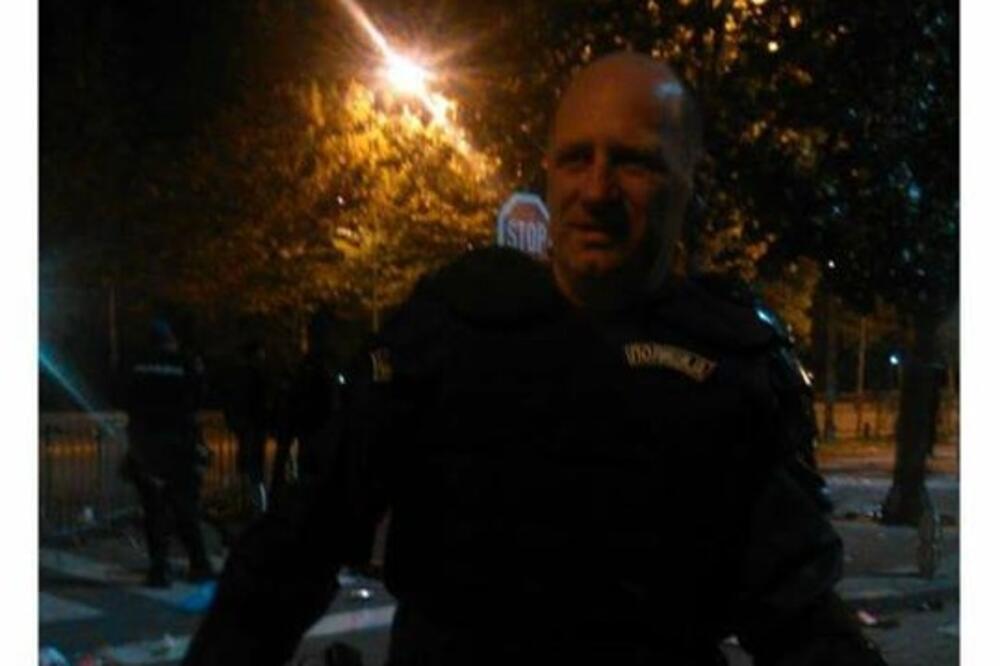 Tekovine osvježenja: Podgorička osnovna škola predstavila djeci „pjesnika“ policajca koji je 2015. razbijao proteste DF-a i hvalio se time