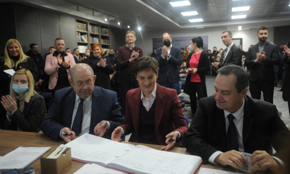 Brnabić, Dačić i Pastor prvi potpisima podržali Vučića