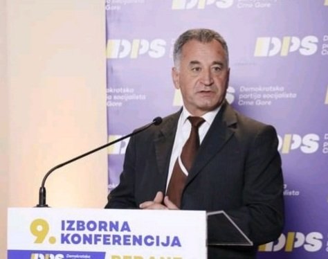 Skandalozno: Član predsjedništva DPS-a i šef katedre za tzv. crnogorski jezik, Draško Došljak, osumnjičen za krađu slika sa Filološkog fakulteta?