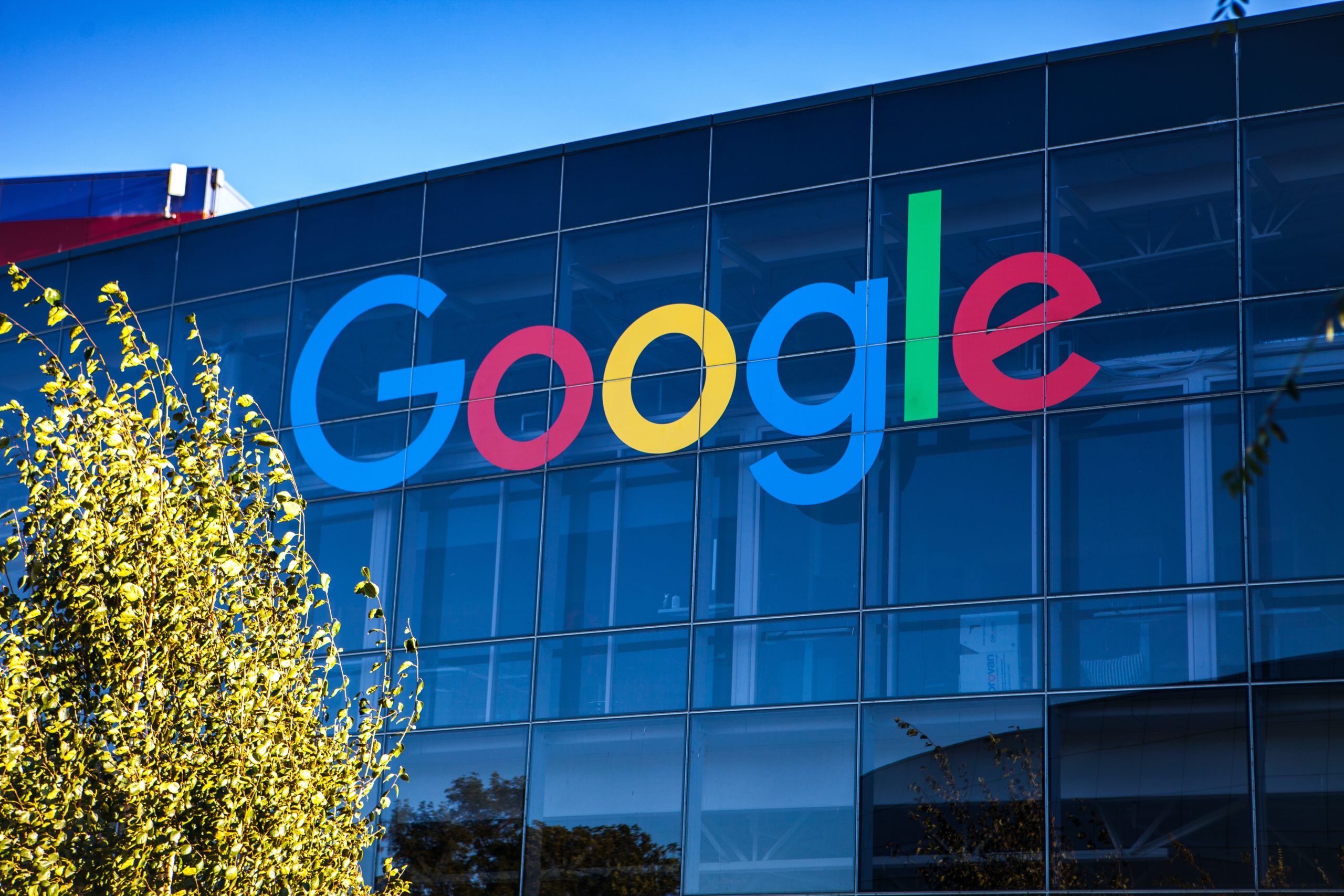Google zaustavio prodaju online oglasa u Rusiji