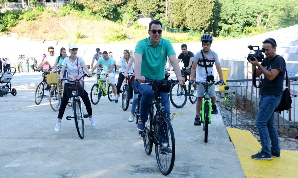 „PG mayor“ nastavlja sa pražnjenjem opštinske kase: I u jeku ukrajinske krize, umjesto štednje, troši opštinski budžet