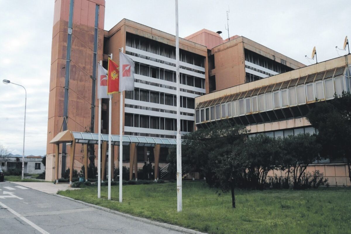 Radnici KAP-a ispred vlade traže svoja prava