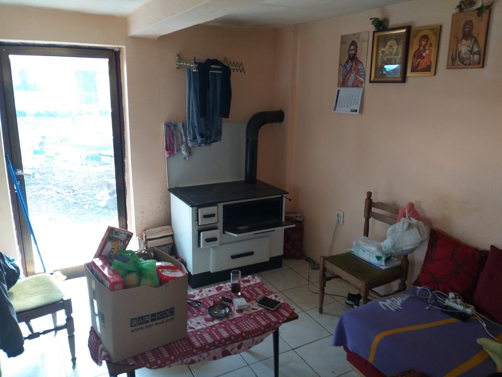 Miholjski zbor: Apel građanima da pomognemo porodici sa Cetinja!