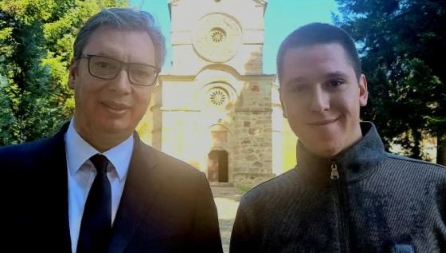 Vučić posjetio manstir Naupare sa sinom Danilom: Upalili svijeće za sve nastradale Srbe; Srpsko srce i duh nikada pokoriti neće