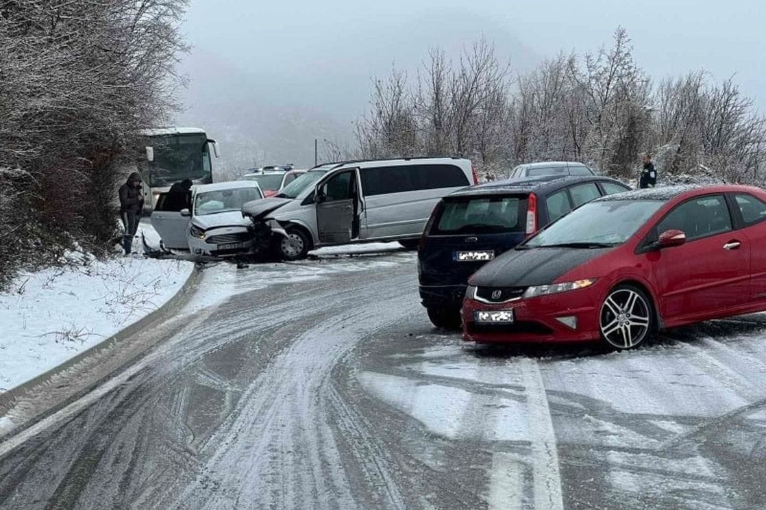 Udes na putu Cetinje Budva, dvije osobe lakše povrijeđene