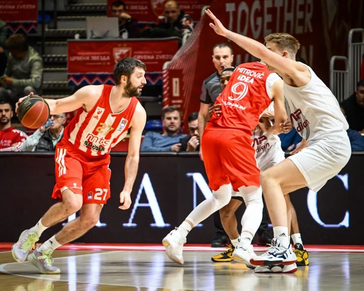 Nakon gradskog derbija Zvezda korak bliže 1. mjestu: Crveno-bijeli savladali FMP!