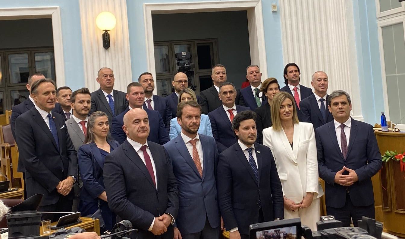 BI, (P)IPAK (NE)LEGITIMNA 43. VLADA!?