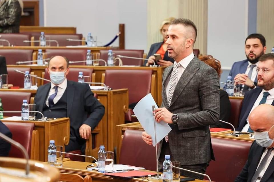 Bogdanović: Odlukom o raspisivanju izbora u Plužinama i Žabljaku Đukanović prekršio Zakon o izboru odbornika i poslanika!