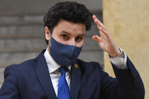 (P)LUTAJUĆA POLITIČKA DRUŽINA ILI DRITANOVA (V)LADA!?