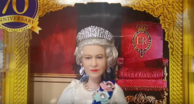 Zbog rođendana i 70 godina vladavine: Kraljica Elizabeta dobila svoju Barbi lutku (VIDEO)