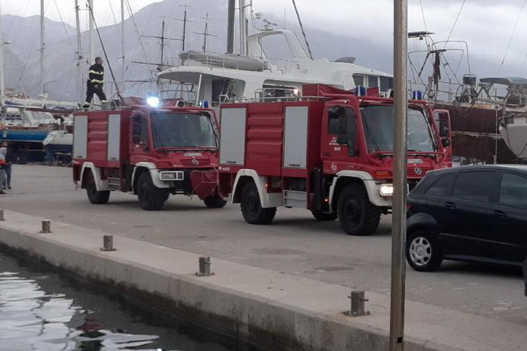 U Baru na jedrilici „Diana“ sinoć izbio požar, ubrzo ugašen