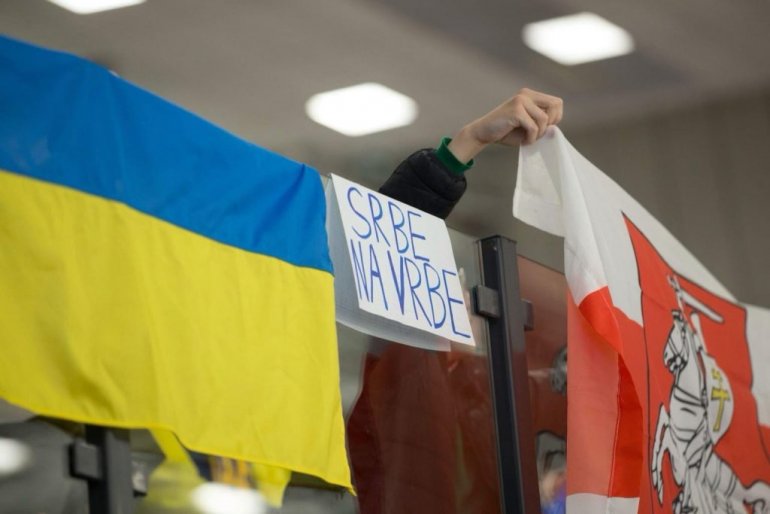 Skandal: Na hokejaškom turniru u Poljskoj istaknut transparent „Srbe na vrbe“