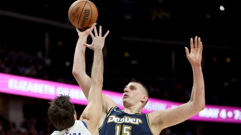 NBA: Jokić blistao i vodio Denver do prve pobjede u seriji protiv Golden stejta; Majami lako sa Atlantom, Pelikansi bolji od Sansa