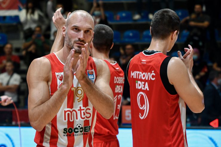 „Crveno-beli“ stigli u Podgoricu: Radonjić mora da osvježi tim