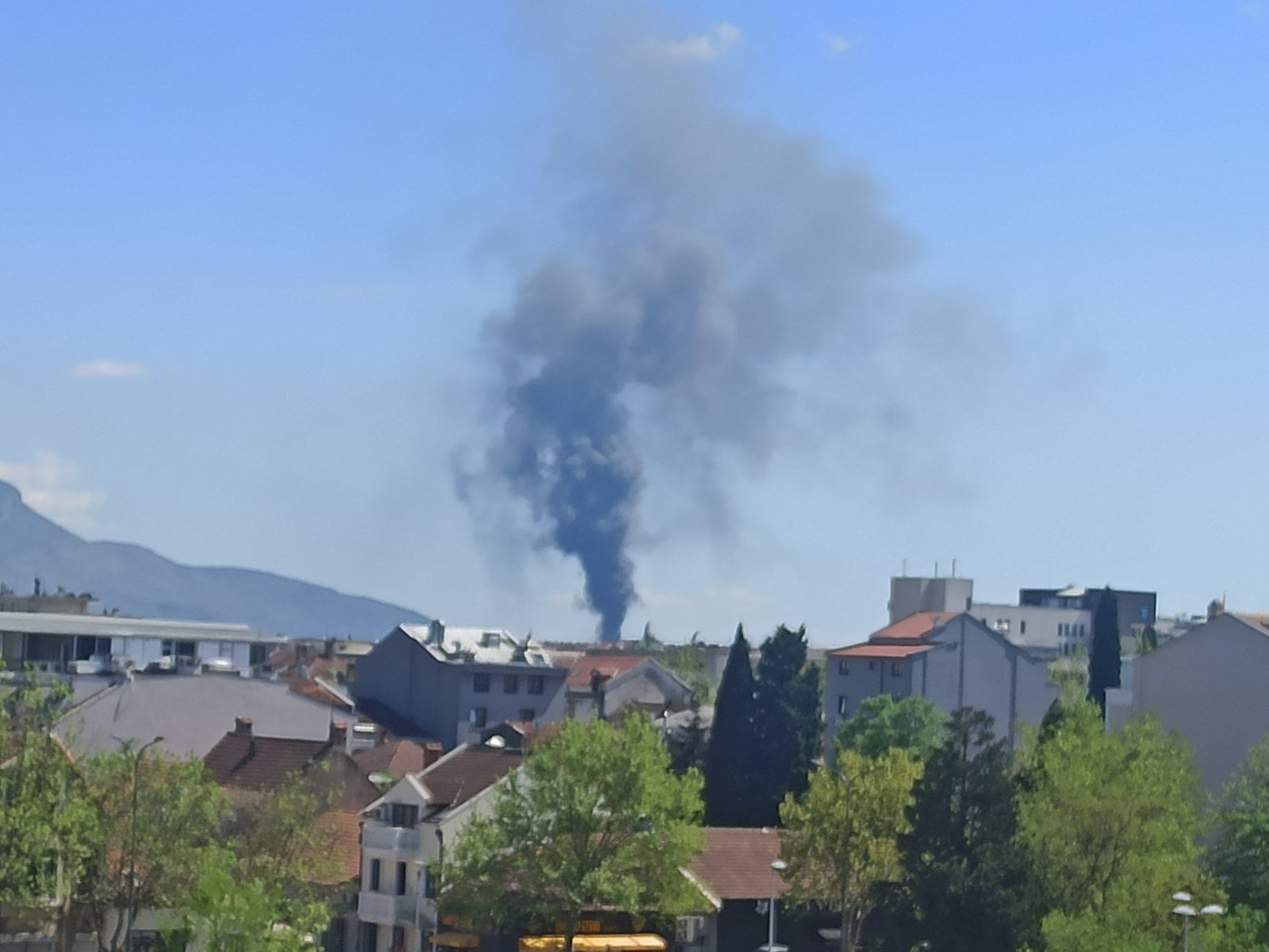 Podgorica: Gust dim iz pravca Tuzi, gori otpad sekundarnih sirovina