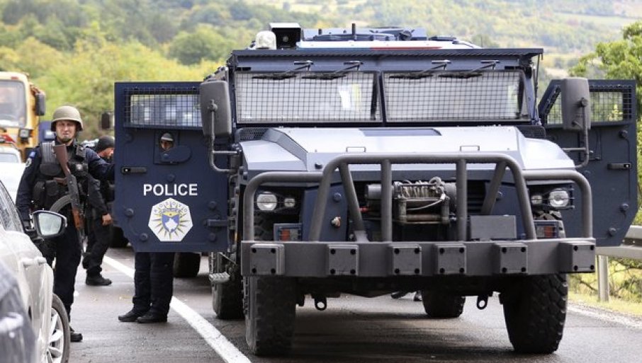 Oružani napad na Srbe na Kosmetu: Dva Albanca sa motora pucala na srpsku djecu, spasio ih policajac!