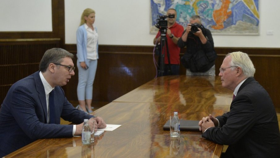 Pritisci na Srbiju se nastavljaju: Zapad blokira politiku neutralnosti Srbije, traže da se jasno opredijeli na Istok ili Zapad