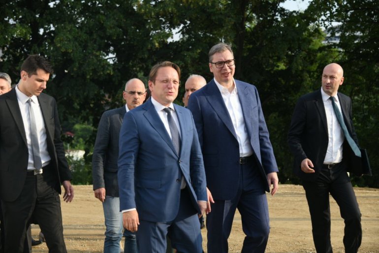 Vučić i Varhelji obišli radove na izgradnji dječje klinike „Tiršova 2“: Ovo će biti centar za liječenje sve naše djece iz regiona!