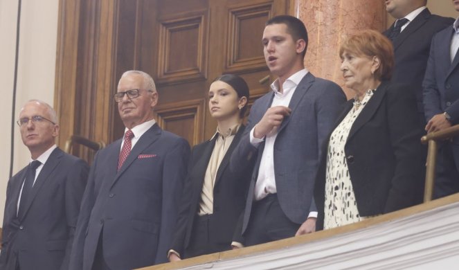 Najbliži najveća podrška: Na polaganje zakletve uz Vučića djeca i roditelji