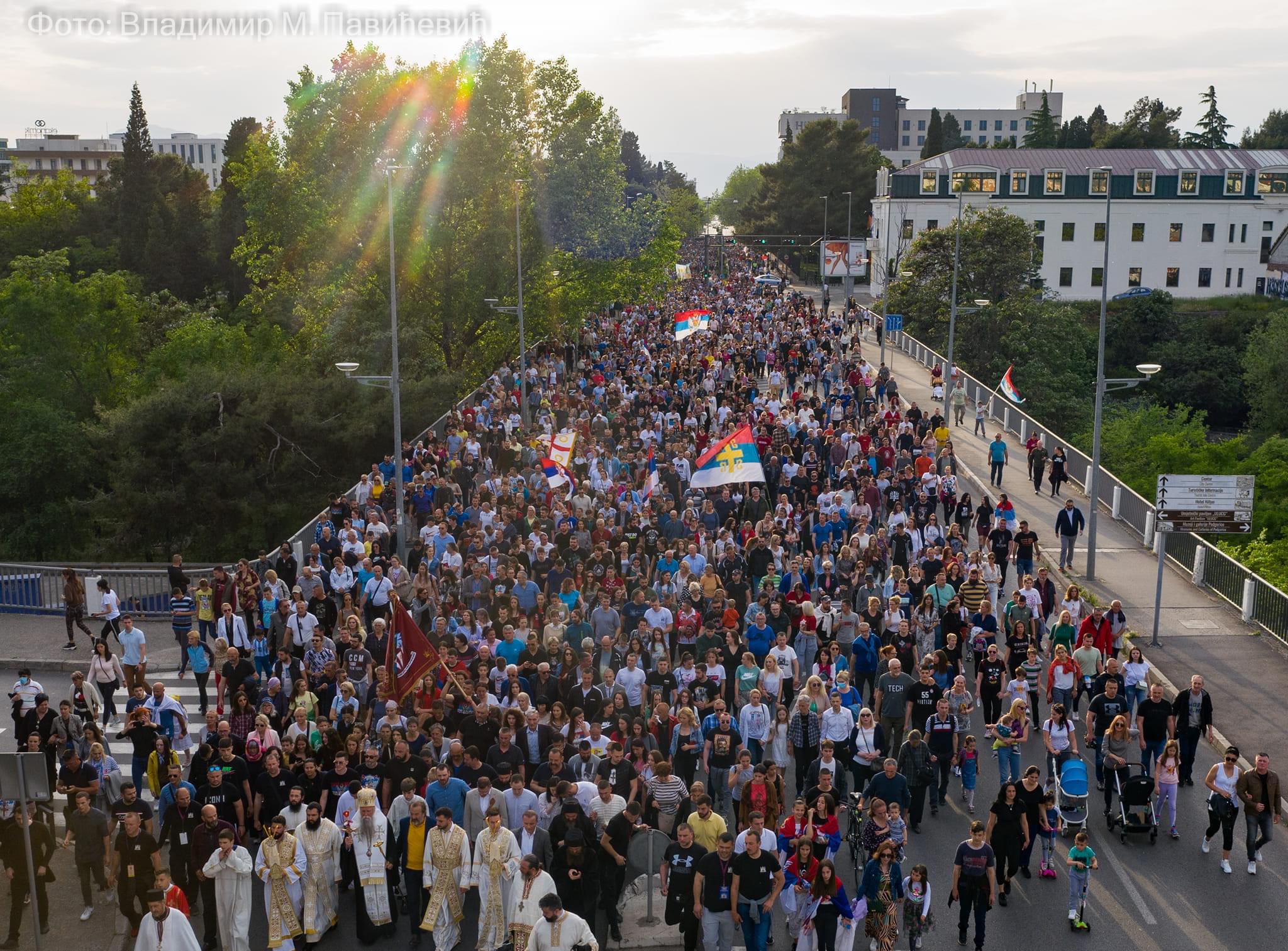 U Podgorici održana tradicionalna litija za Markovdan, prisustvovalo više desetina hiljada vjernika (FOTO)