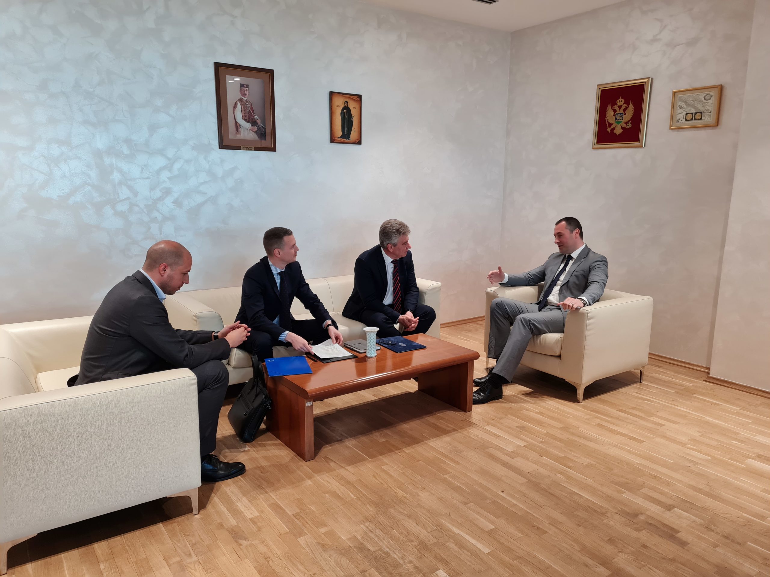 Šćekić sa ambasadorom Mađarske: Nastavljamo saradnju u oblasti zdravstva na zadovoljstvo dvije države