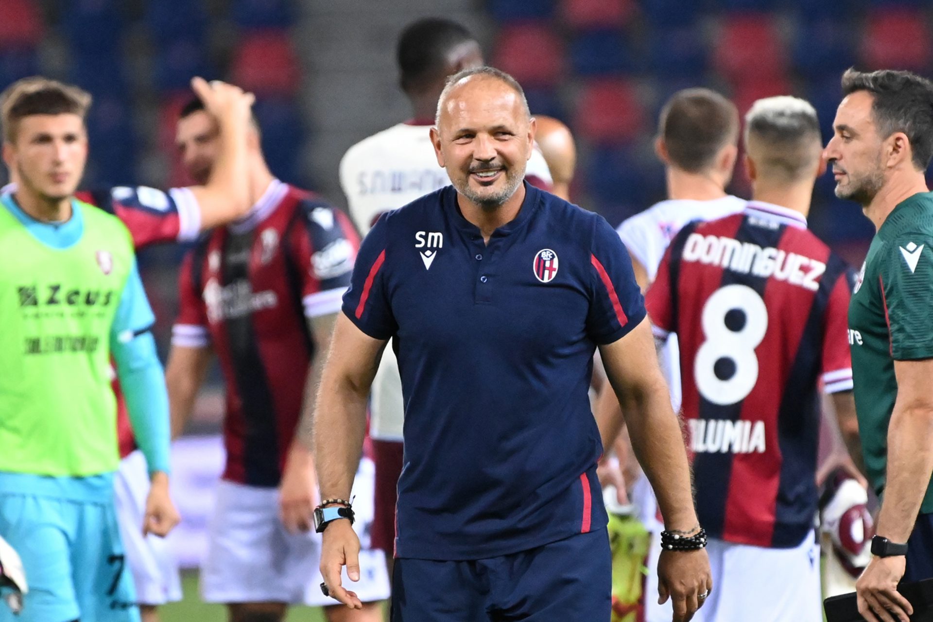 Mihajloviću uručeno priznanje za trenera aprila u Seriji A, želi da ostane u Bolonji