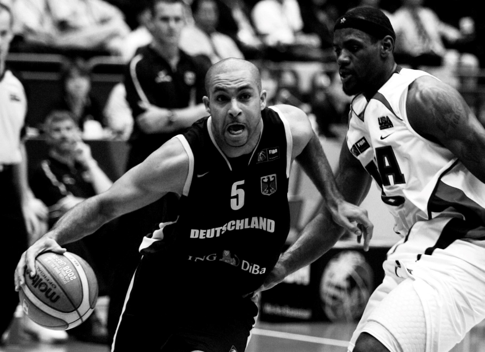 Preminuo Ademola Okuladža