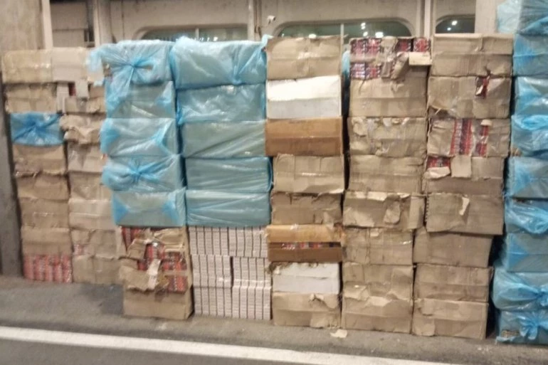 Uprava prihoda i carina: Ne radi se o švercu cigareta iz Crne Gore, već su cigarete legalnim tranzitnim deklaracijama napustile Crnu Goru