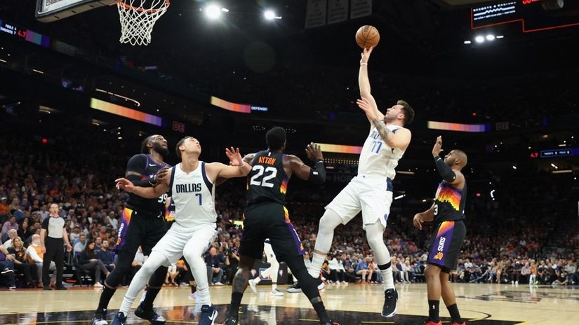 NBA: Finiks bolji od istorijskog Dončića i Dalasa, Majami lako sa Filadelfijom bez Embida