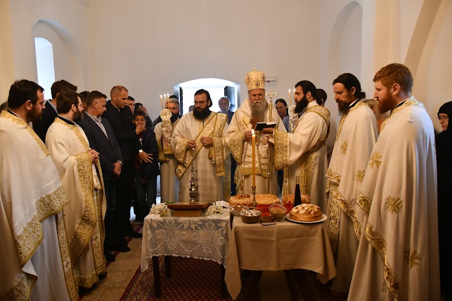 Mitropolit Joanikije poručuje sa Njeguša: Obnovićemo kapelu na Lovćenu, žao mi je braće koja su ispunjena mržnjom i gnjevom protiv Crkve!