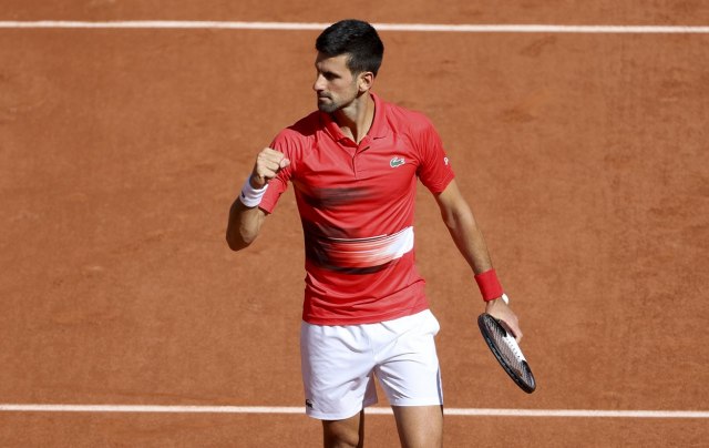 Novak rutinski i sa Švarcanom, čeka Nadala u četvrtfinalu