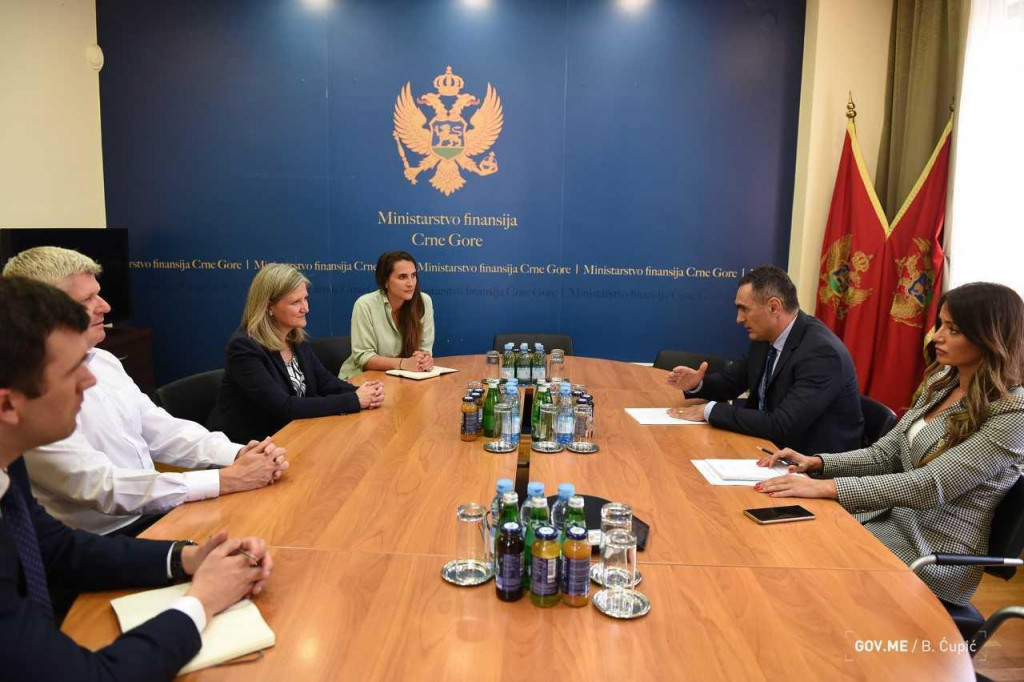 Ministar Damjanović sa ambasadorkom Velike Britanije: Poboljštanje poslovnog okruženja prioritet za privlačenje investicija