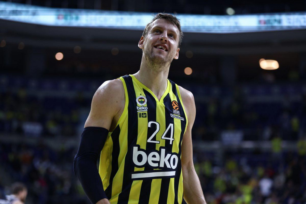 Slavni centar Fenerbahčea: Veseli novo pojačanje Barselone