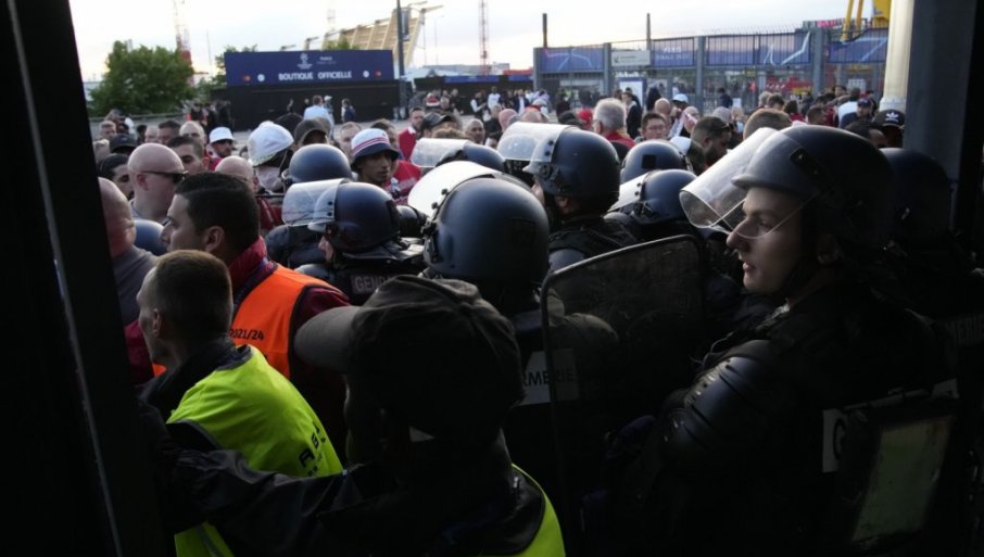 UEFA: Navijači Liverpula pokušali da uđu sa falsifikovanim kartama; Stvari su se izmakle kontroli