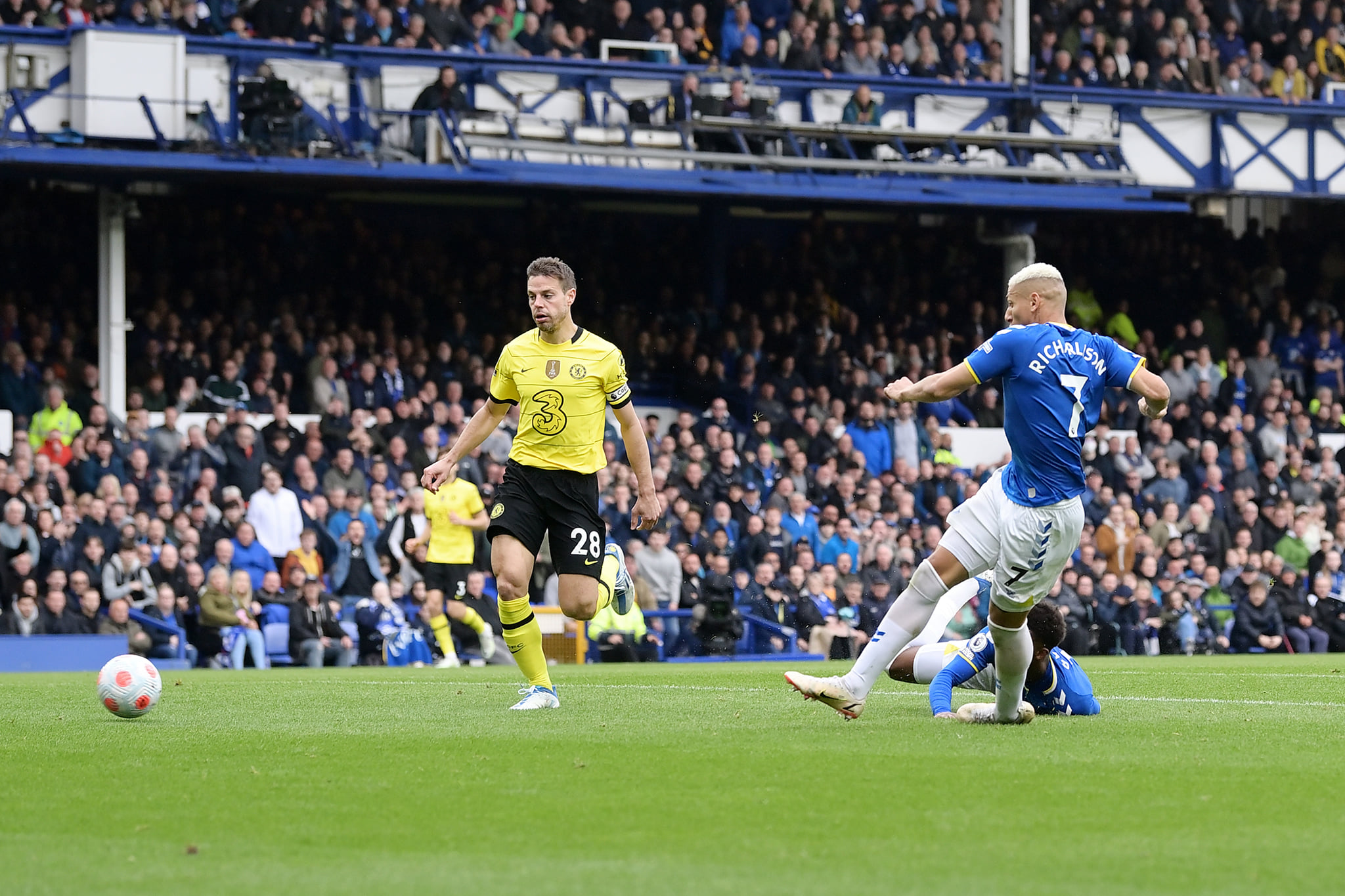 Rišarlison iskoristio poklon Aspilikuete da ostavi Everton u životu, Totenhem bolji od Lestera