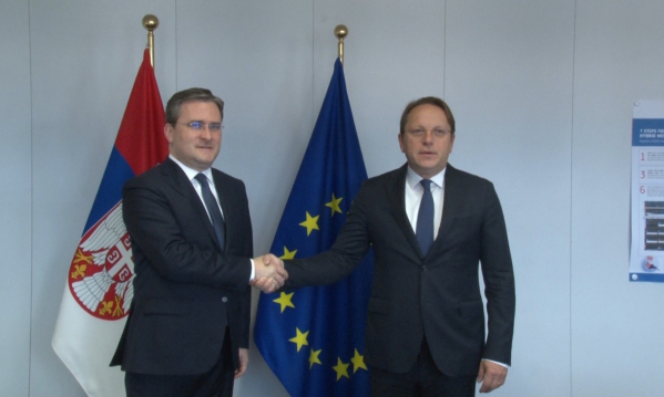 Selaković sa Varheljijem: EU je prioritet spoljne politike Srbije