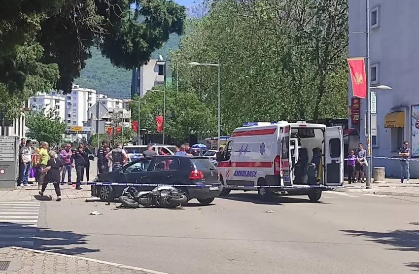 Udes ispred Centra bezbjednosti Bar: Povrijeđen motociklista