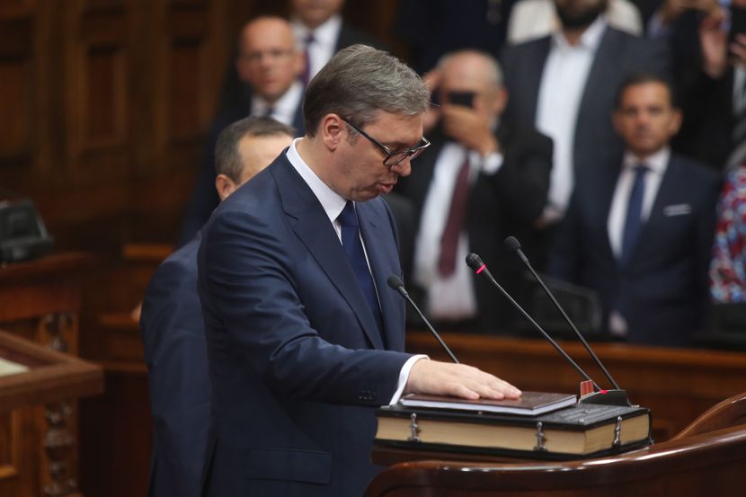 Vučić položio zakletvu: „Gospode, dozvoli mi da se držim srpski; Neka živi Srbija!“(FOTO)
