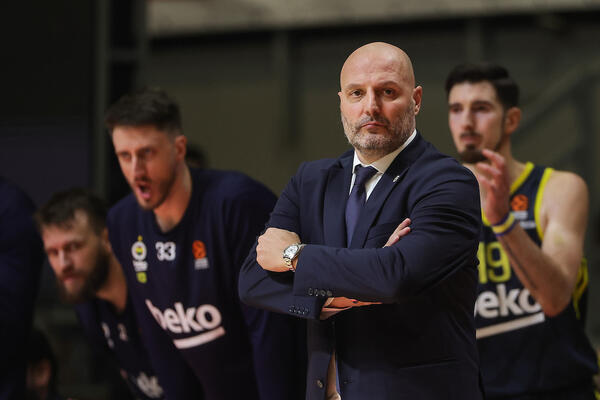 Đorđević i Gudurić slave: Fener iznenadio Efes i povratio šampionsku titulu!