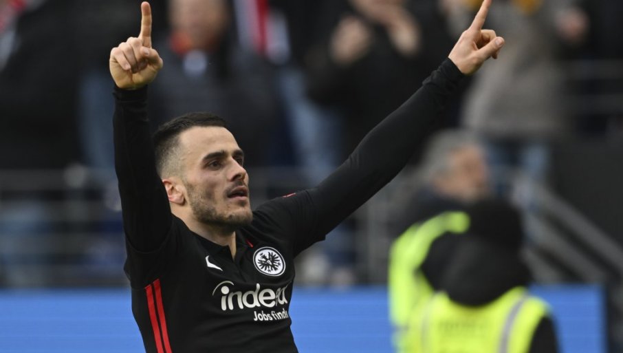 Srpski reprezentativac na korak do Juventusa: Kostić zvanično napušta Ajntraht