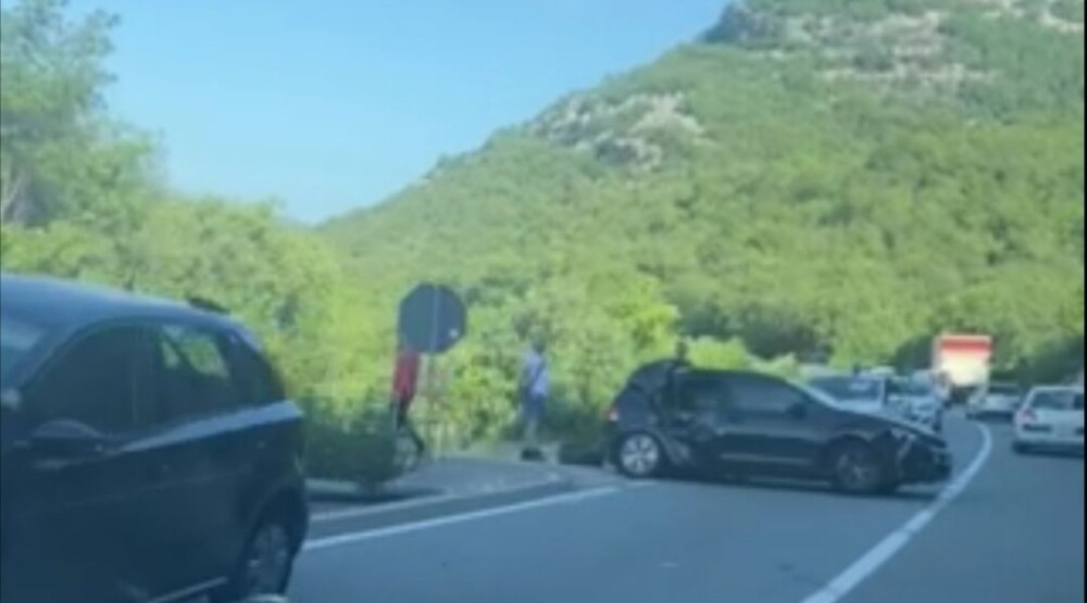 Lančani udes kod Barutane blizu Podgorice, učestvovala tri vozila