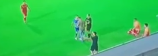 Skandal: Funkcioner FK Podgorica udario igrača glavom! (VIDEO)
