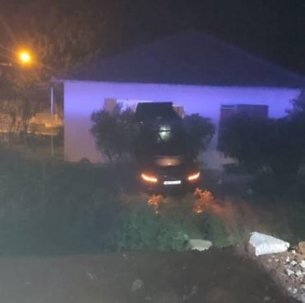 Automobilom uletio u kuću, tri osobe povrijeđene